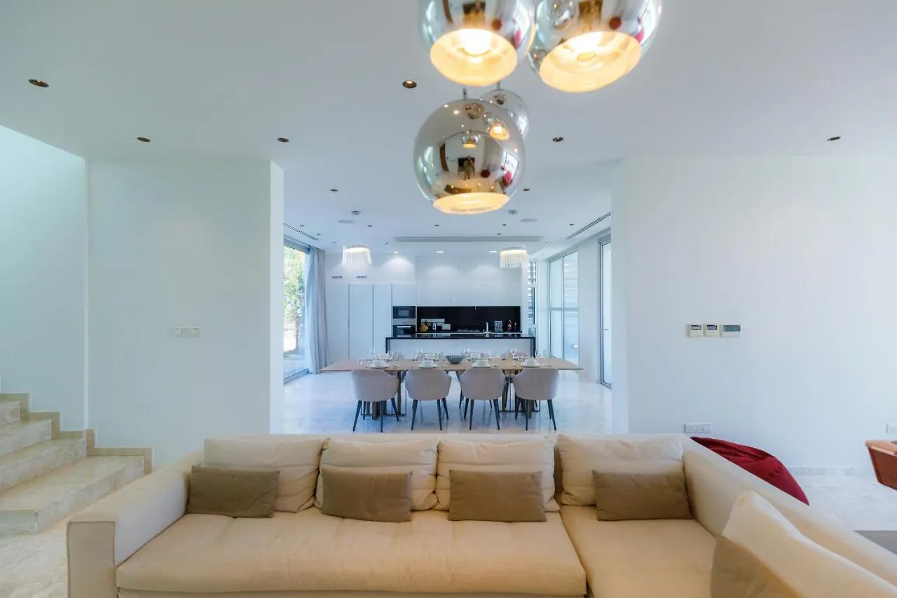Beachfront Luxury Villa Tranquility Ayia Napa 0*,  Cipro