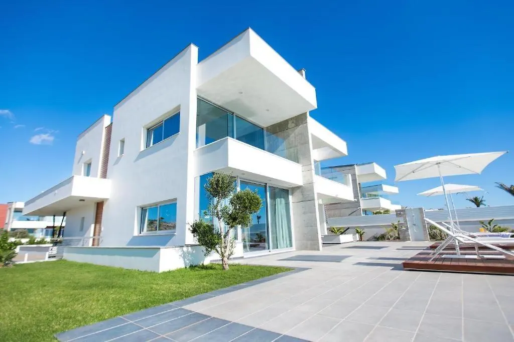 Beachfront Luxury Villa Tranquility Ayia Napa 0*,  Cipro